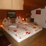 Pensionat Gaestehaus Zum Tauern 3*