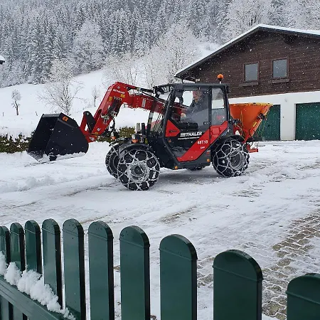 招待所 Gaestehaus Zum Tauern 3*