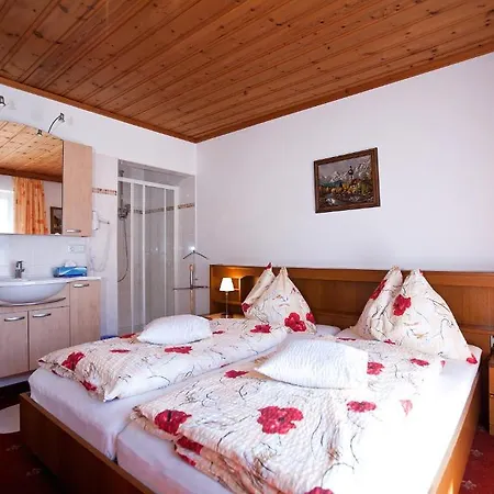 Gaestehaus Zum Tauern 3*