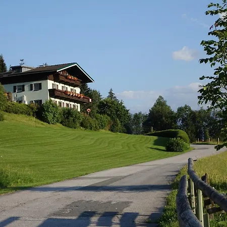 Gasthuis Gaestehaus Zum Tauern