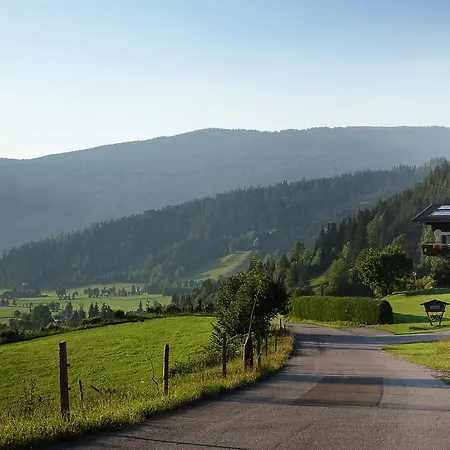 Gaestehaus Zum Tauern ゲストハウス ラートシュタット